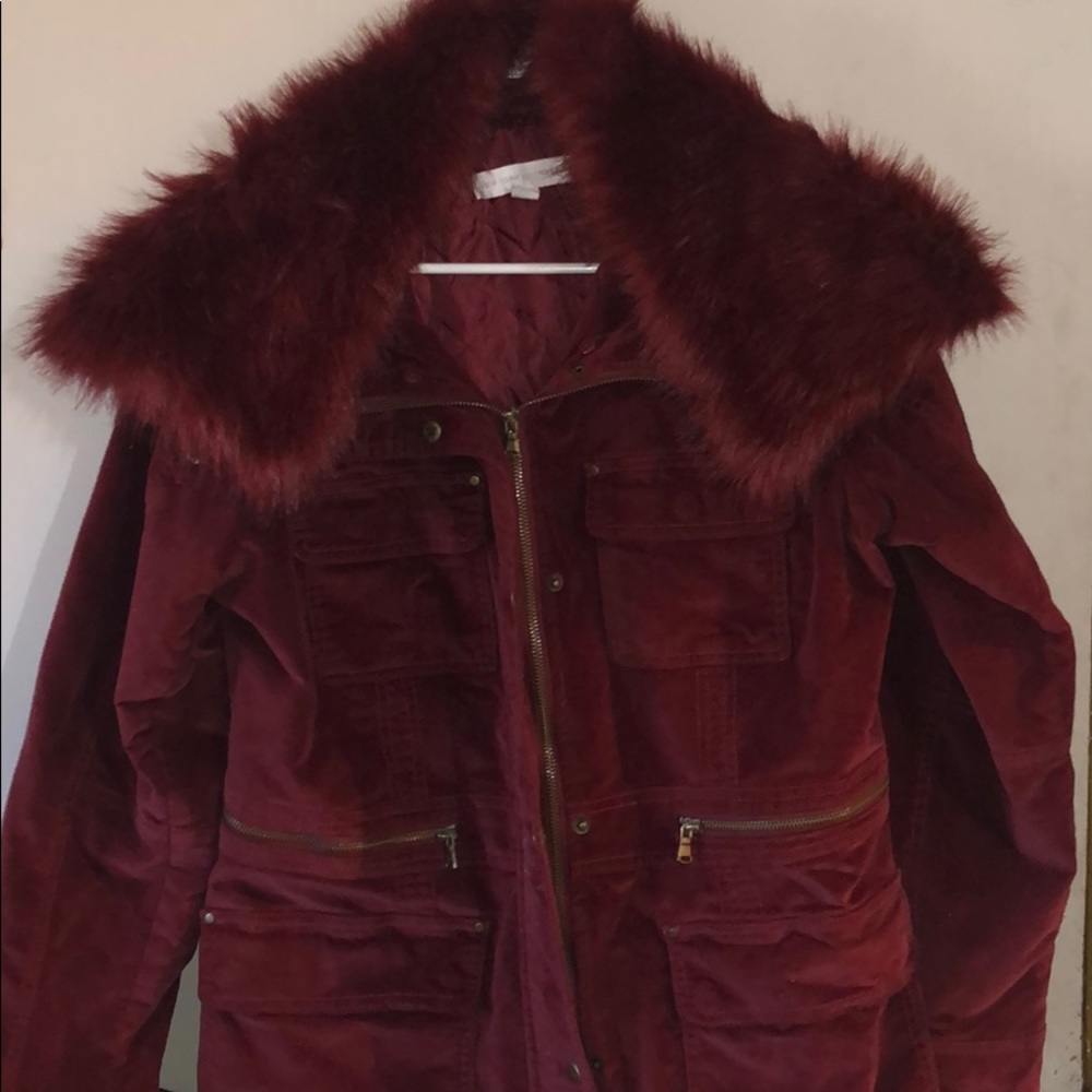 Jacket with detachable furry collar
